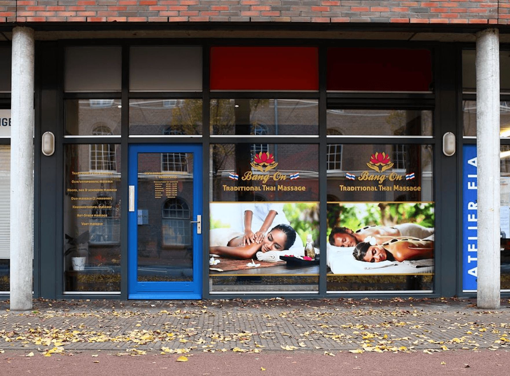 De gevel van Bang-on Thai massage aan de Kazernestraat in Deventer